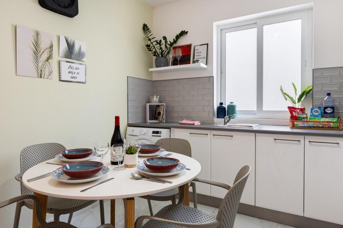 Bright Spacious Getaway Close To The Sea Apartamento